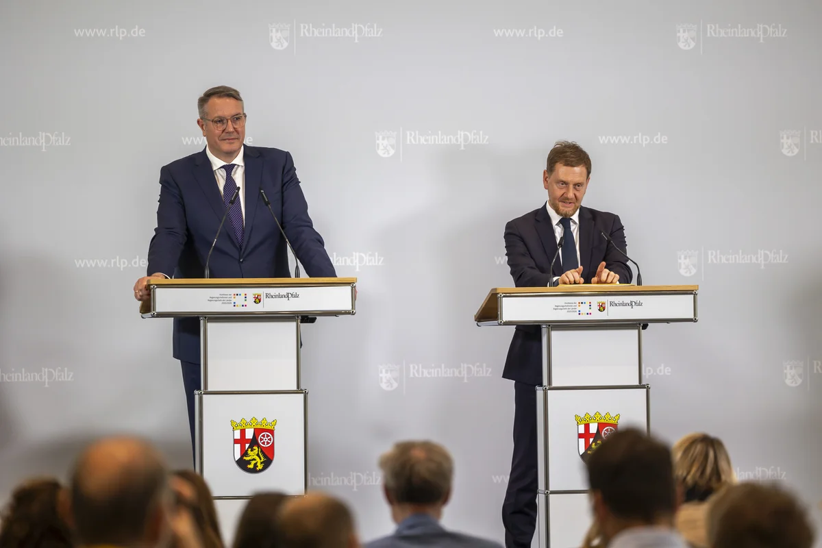 Ministerpräsidentenkonferenz in Mainz 2025 Alexander Schweitzer Ministerpräsident von Rheinland-Pfalz und Michael Kretschmer Ministerpräsident Sachsen (1)